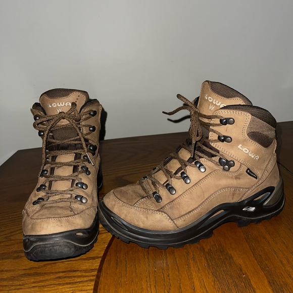 Lowa Renegade GTX wide size 8 - Picture 2 of 6